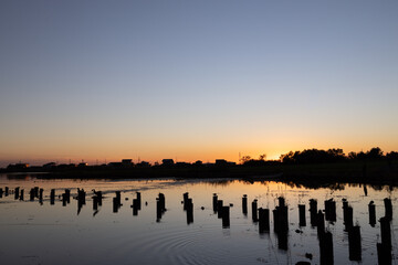 潟の夕暮れ（新潟県北区福島潟）