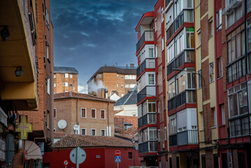 viviendas vieja en barrios pobres de ciudades españolas 