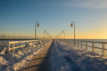 Papier Peint photo La Baltique, Sopot, Pologne Snow covered pier in Gdynia Orlowo. Winter landscape, Baltic Sea, Poland.