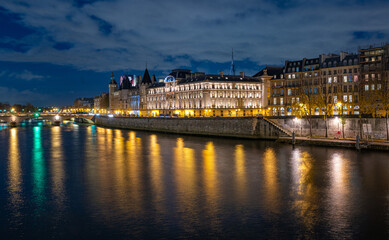 Le palais de justice sur l'île de la Cité à Paris