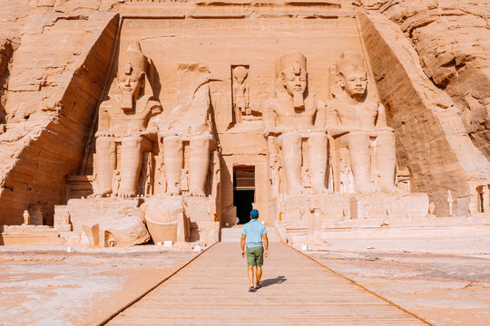 amazing colossus of abu simbel temple 