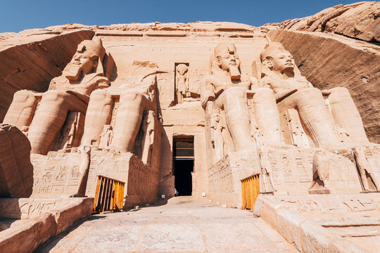 amazing colossus of abu simbel temple 