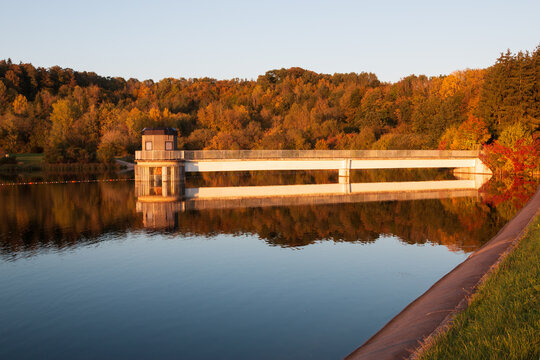 Herbststimmung am Frelinger See in der Eifel