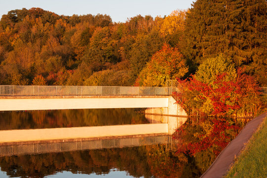 Herbststimmung am Frelinger See in der Eifel