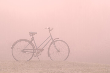 Fototapeta na wymiar Old bicycle on a foggy morning