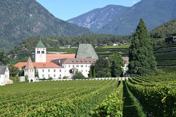 Das Kloster Neustift liegt nördlich von Brixen in der Region Trentino-Südtirol, Italien. Es wurde...