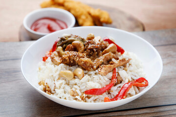Teriyaki chicken with rice, bell pepper and sesame