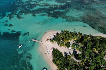 Vue aérienne de l'ilet du Gosier en Guadeloupe