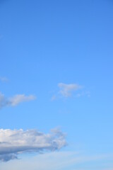Schleierwolken - weiße Wolken am blauen Himmel - Schönwetterwolken	