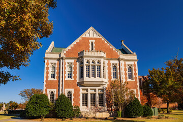 Fototapeta na wymiar Beautiful fall color view of the campus of Univeristy of Oklahoma