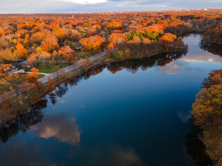 Fototapeta na wymiar Autumn over Shaker Lakes on a clear evening