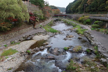  A old town with hot springs in Yamaguchi Prefecture in Japan 日本の山口県にある歴史ある温泉町 : Nagatoyumoto-onsen hot springs and Otozure-gawa River flowing through it 長門市にある長門湯本温泉と街を貫流する音信川