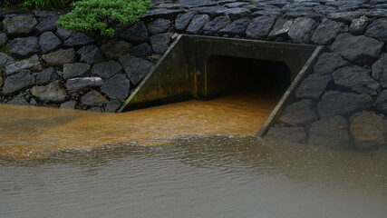 用水路から赤土