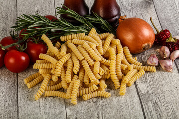 Raw Italian wheat pasta - Fusilli