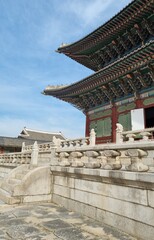 Fototapeta na wymiar The beauty of an old palace in Korea