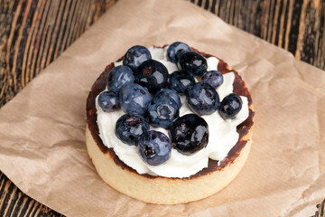 tartlet with chocolate and buttercream with blueberries