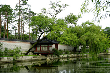 Obraz premium 경복궁 문화재의 전통 건축물이 웅장하고 아름답습니다.