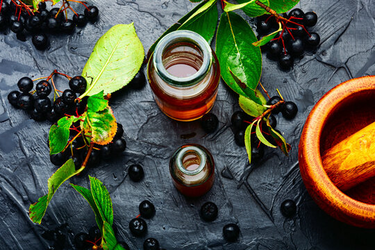 Chokeberry in herbal medicine