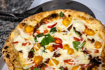 Pizza pomodorini gialli e rossi