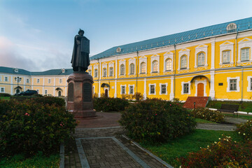Fototapeta premium Monument to Vladimir Monomakh, founder of the Holy Dormition Cathedral in the Bishop's Yard, Smolensk, Russia