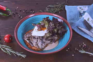 Warm salad with meat and eggs