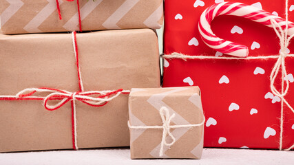 Obraz premium new year gifts for loved ones, stack of christmas boxes with gifts.