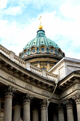 Fototapeta na wymiar Old architecture in St. Petersburg. Kazan Cathedral