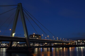 Fototapeta na wymiar Severinbrücke am Morgenfrüh