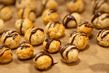 christmas cookies Marzipanknoepfe 