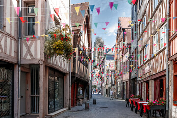 Rouen, Normandy, France. Street in the old town Rouen with traditional half-timbered heritage houses. - obrazy, fototapety, plakaty