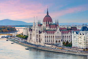 Fototapeta premium Hungarian parliament and Danube river at sunset, Budapest, Hungary