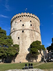 Fototapeta na wymiar White Tower of Thessaloniki city, on a sunny day