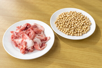大豆と豚肉。大豆ミートのイメージ