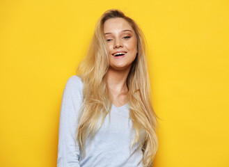 Naklejka premium Studio shot of good-looking beautiful woman isolated against yellow background.