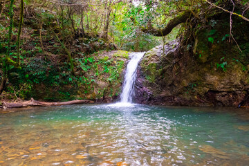 Fototapeta premium 韓竈神社近くにある権現滝（岩船滝）
