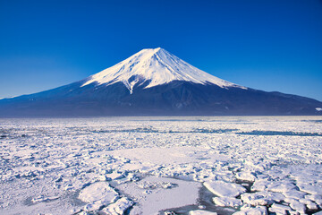 オホーツク海の流氷と富士山の合成写真 © san724