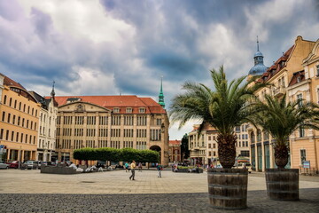 Obraz premium görlitz, deutschland - stadtidylle mit palmen am marienplatz