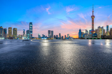 Fototapeta premium Empty asphalt road and modern city skyline with buildings in Shanghai at sunrise