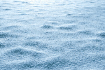 The pattern and texture of freshly fallen snow in the early frosty morning. Winter landscape.