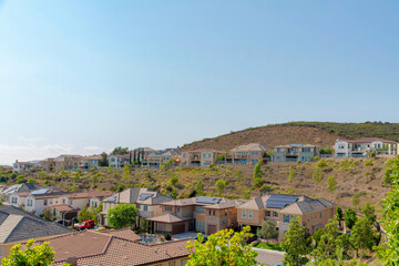 Obraz premium Hillside residential area at Double Peak Park in San Marcos, California