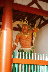 大阪、四天王寺の中門 (仁王門) の金剛力士像、那羅延金剛力士です