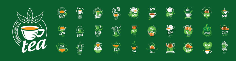 Set van vector thee logo& 39 s op een groene achtergrond