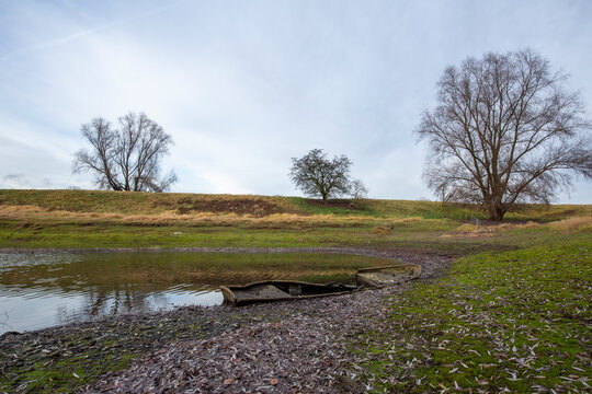 Krefeld-Friemersheim - View  to the De Ros, a nature reserve nearby to the River Rheine has been nearly fallen dry, Germany