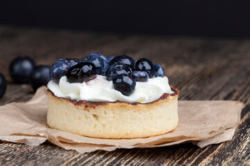 tartlet with chocolate and buttercream with blueberries