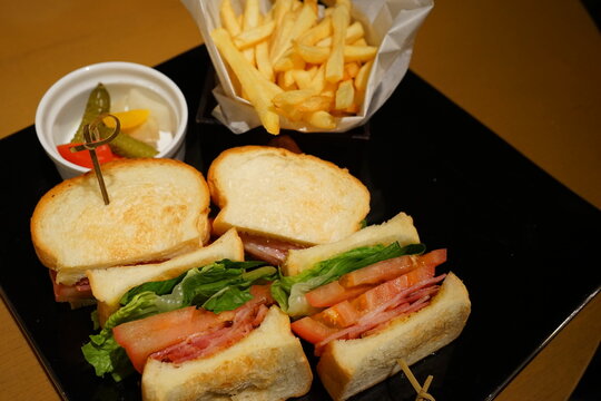 French Fries and Delicious BLT sandwich made of white bread, ham and lettuce on plate - BLT サンドウィッチ ピクルス フライドポテト