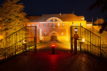 Zitadelle Spandau beleuchtet bei Nacht