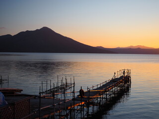恵庭岳と支笏湖の夕焼け