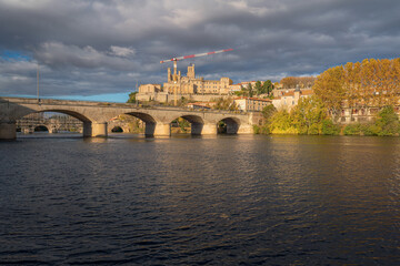 Naklejka premium Old French town skyline and Saint-Nazaire Cathedral in Beziers, France