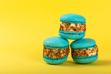 Fototapeta premium macaroon on a yellow background, top view, beautiful macaroons.