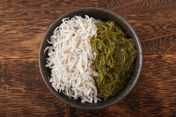 しらすめかぶ丼
